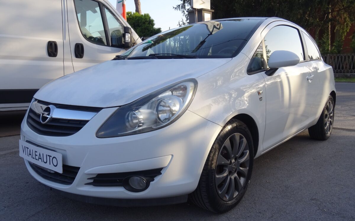 Opel Corsa 1.2 3 porte Club
