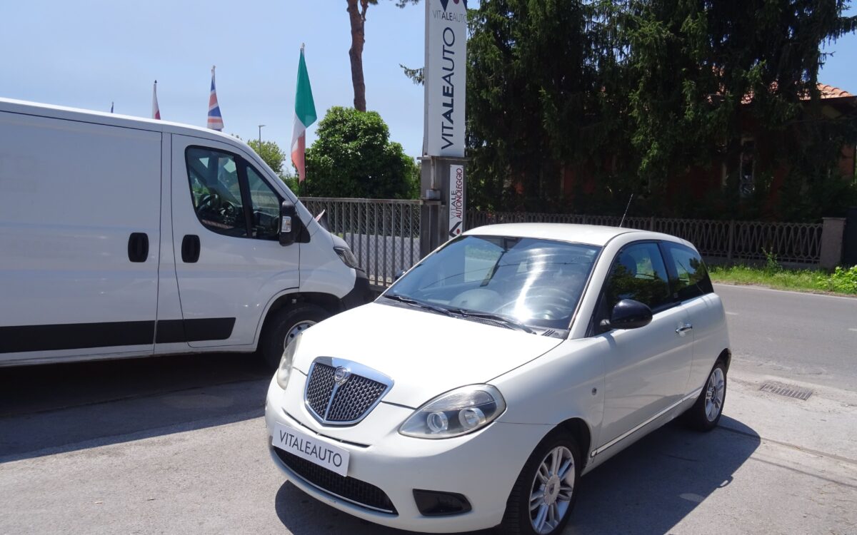 Lancia Ypsilon 1.2 69 CV UNYCA