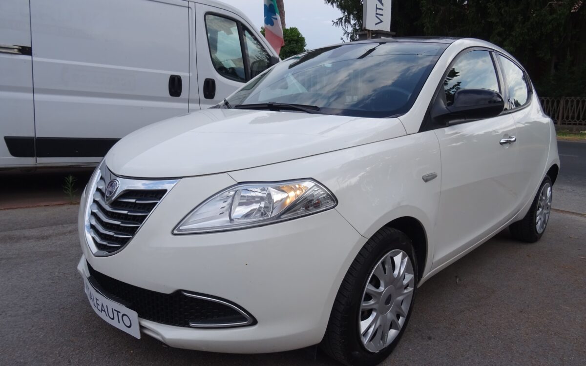 Lancia Ypsilon 1.2 69 CV 5p Platinum